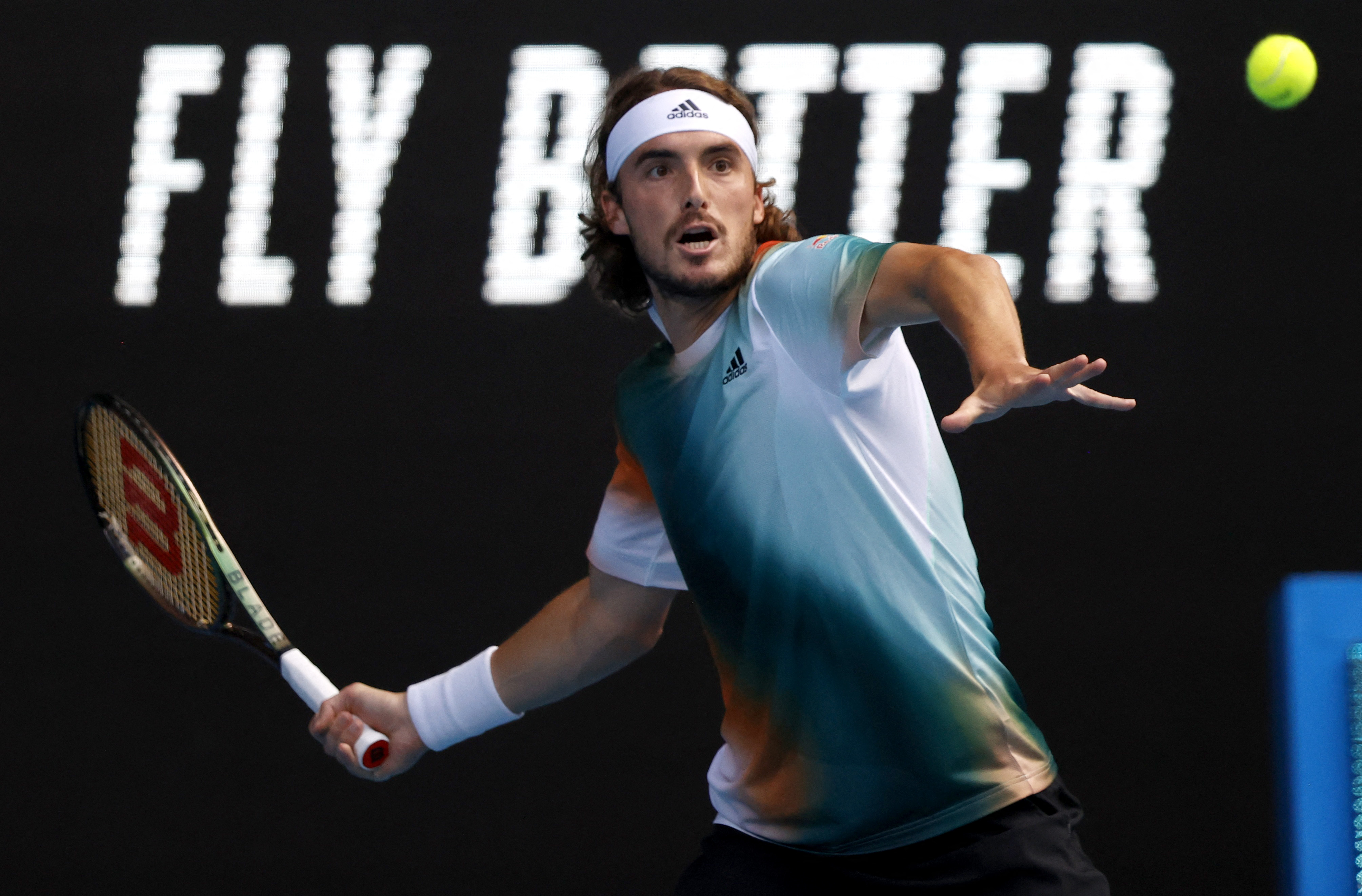 英国网球队鏖战世界网球队，西西帕斯打破历史纪录