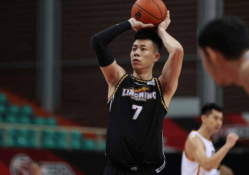 山西队横扫辽宁队,范弗利特高光表现 山西队横扫辽宁队,范弗利特高光表现