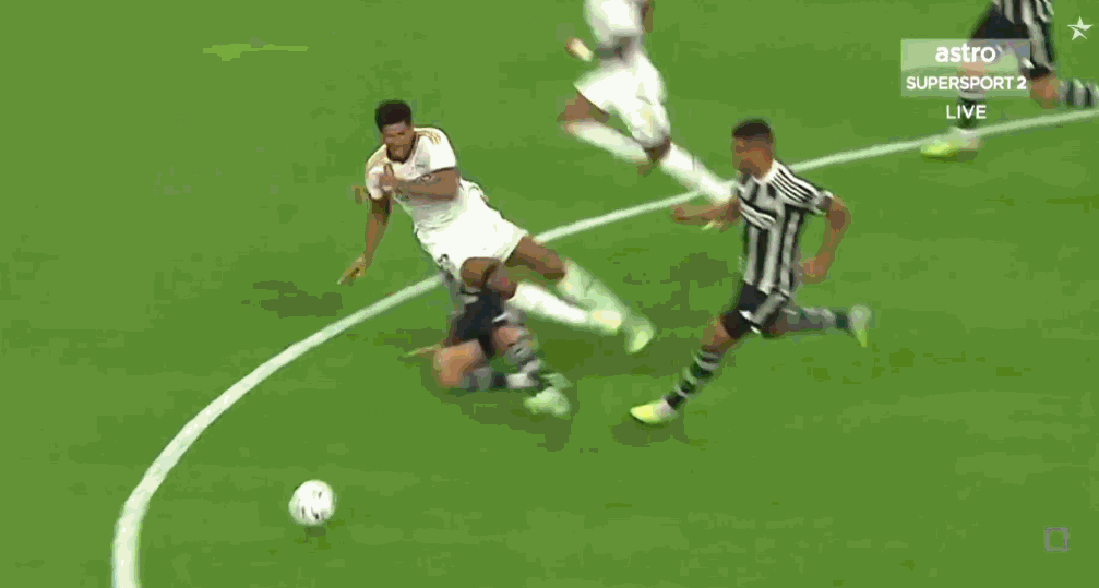 IM体育官方平台-里昂碾压曼联，贝林厄姆点燃赛场