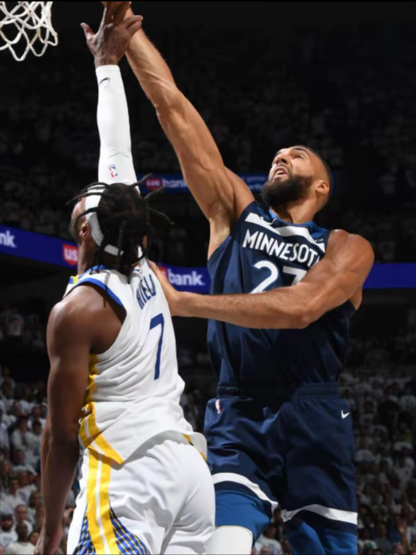 IM体育App下载-勇士主场惊险逆转，击败人取得三连胜