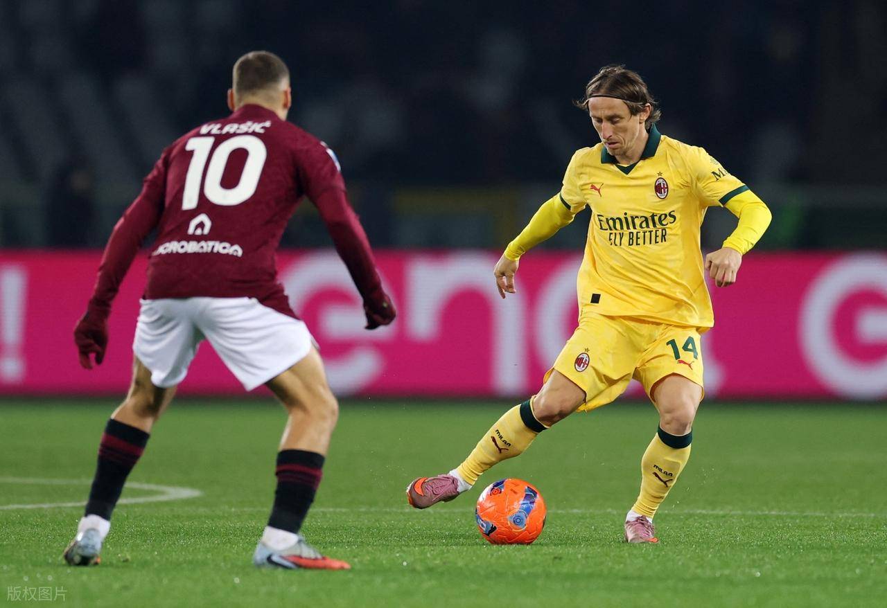 AC米兰客场遭逆转负，卫冕之路岌岌可危