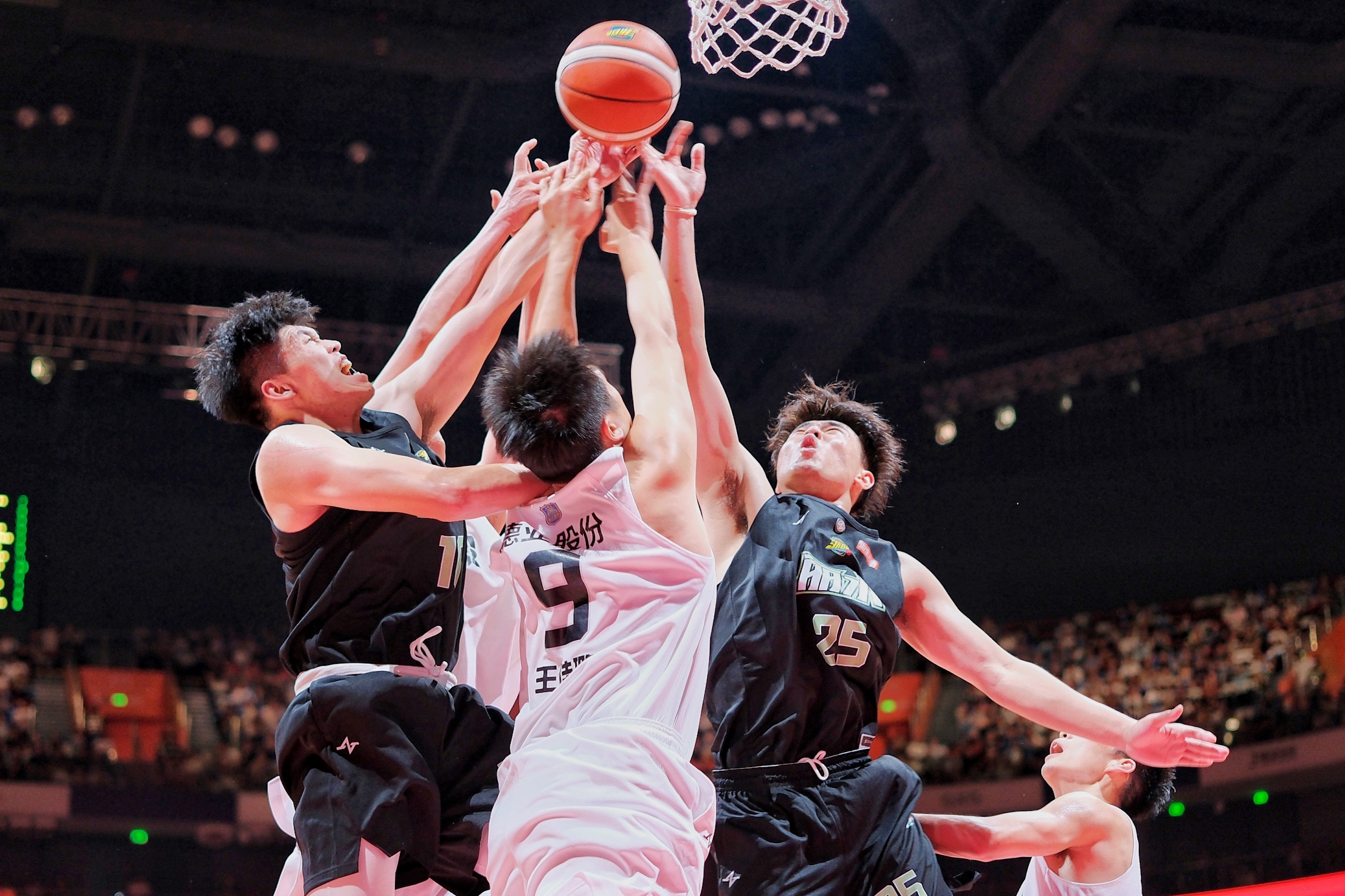 球队融会贯通,战术部署积极备战比赛 球队融会贯通,战术部署积极备战比赛