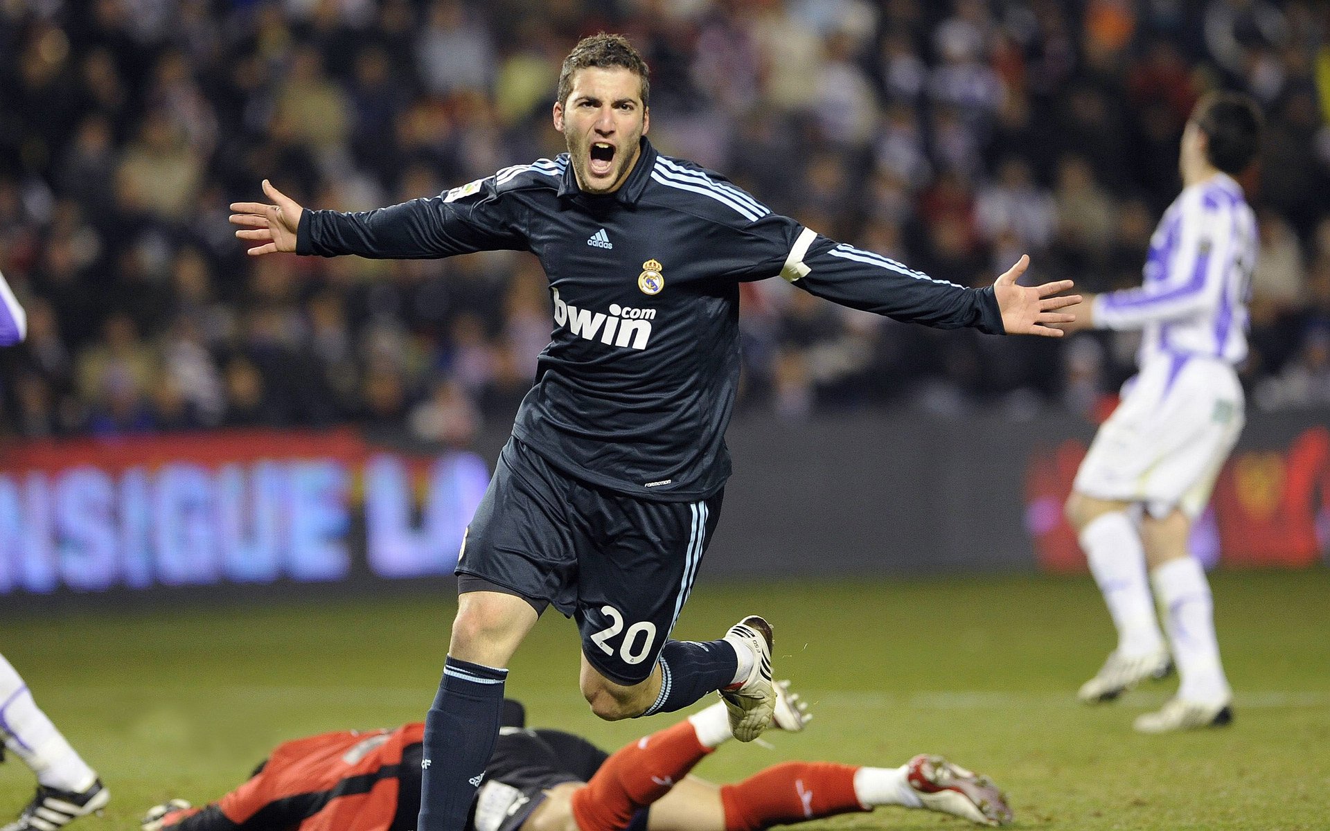 IM体育官方网-特奥·埃尔南德斯，从德国关键战突围到英超争冠接管者，一位现代边卫的统治力进化